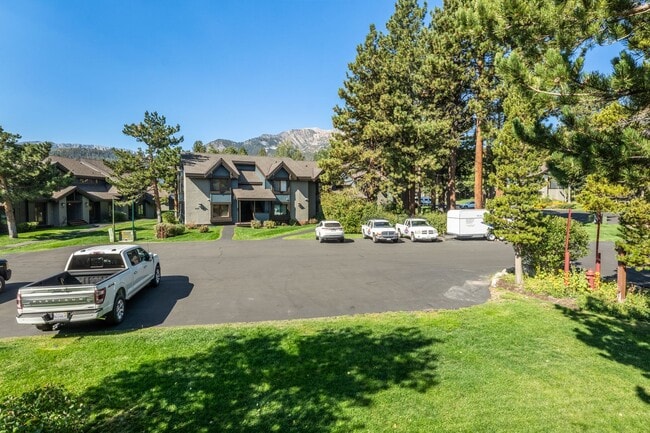 Building Photo - Spacious Snowcreek III Condo – Winter Rental