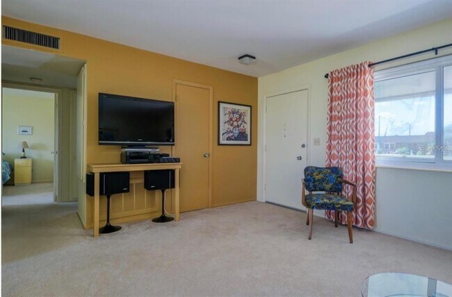 Building Photo - 1411 N Pebble Beach Blvd