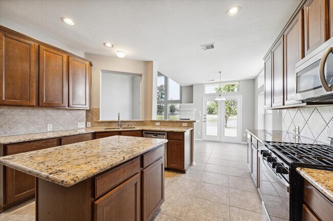 Building Photo - 30507 Russell Point Dr