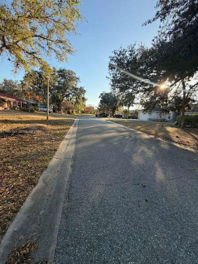 Building Photo - 4030 School Cir