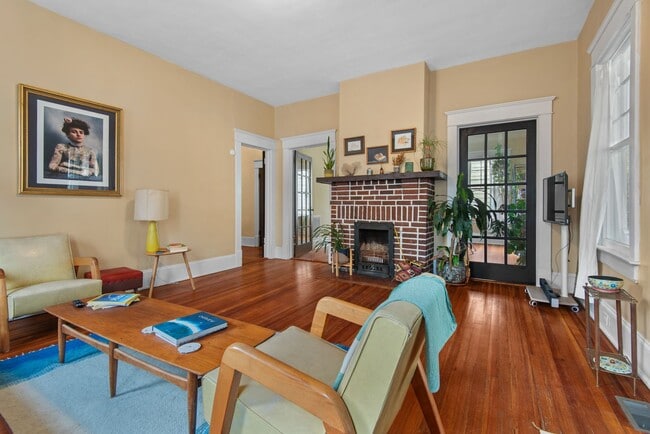 Building Photo - Gorgeous Home in Durham!