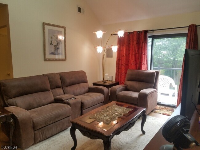 Building Photo - 806 Yorkshire Dr