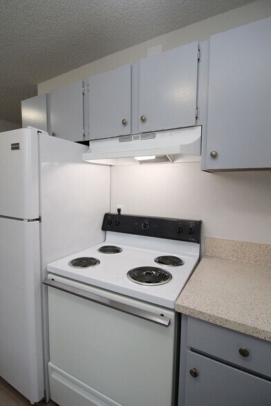 Building Photo - 5704 SW Beaverton Hillsdale Hwy