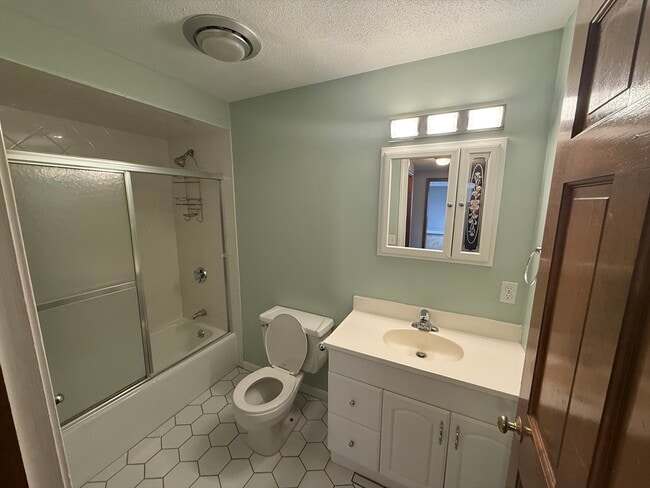 Building Photo - 59 Elm St