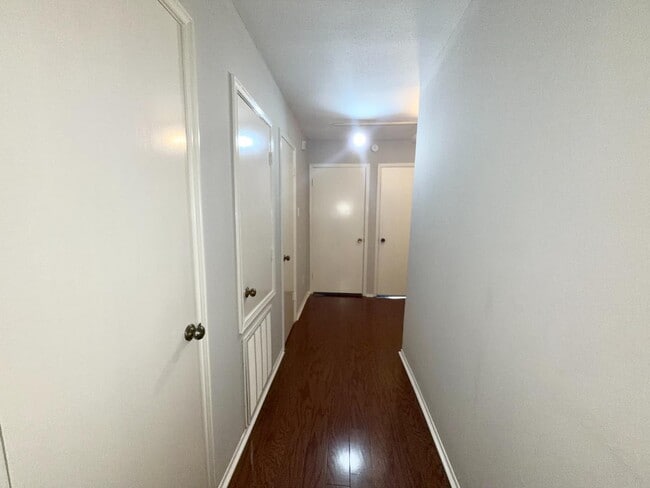 Building Photo - 12959 Trail Hollow Dr