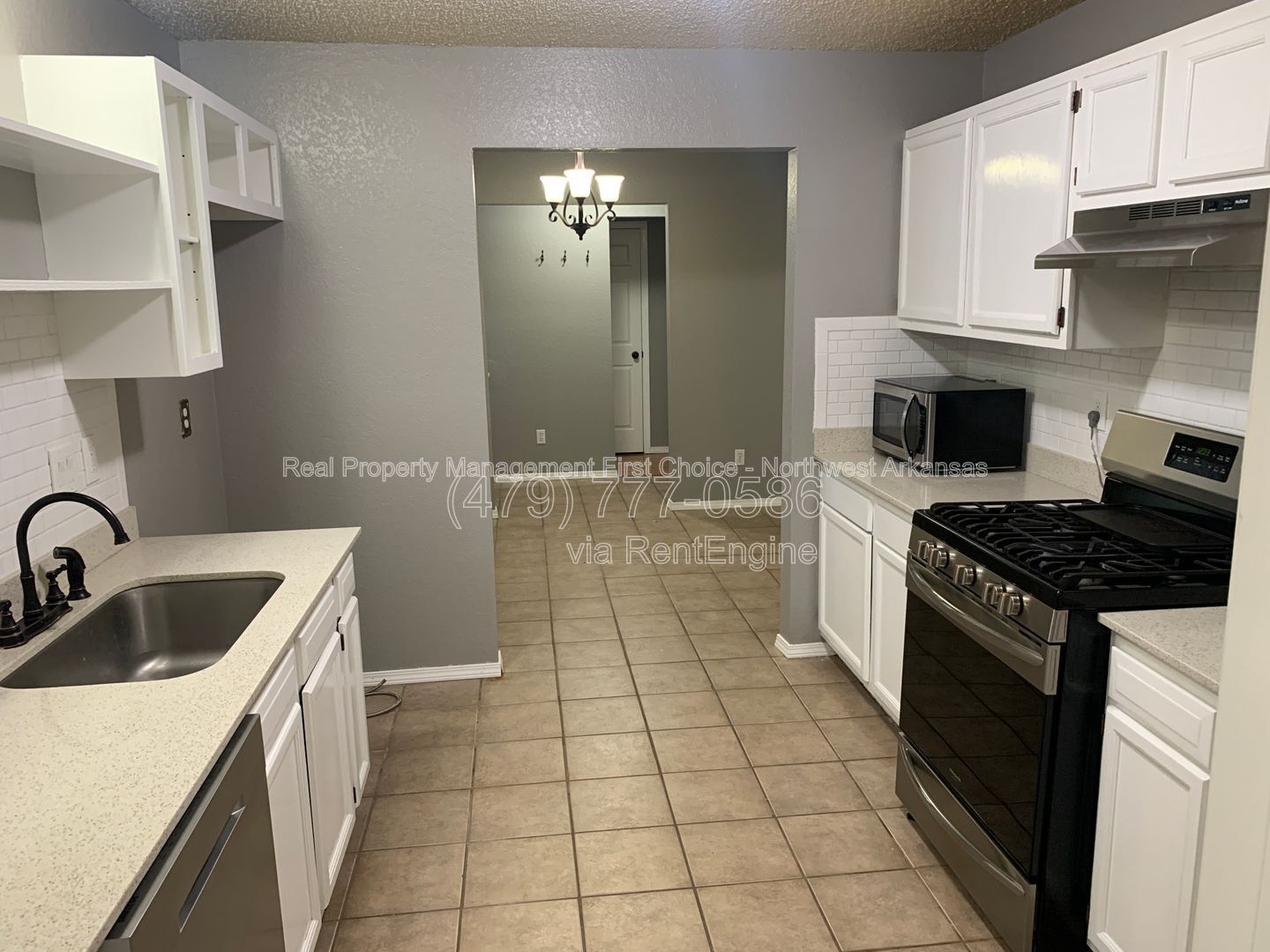 Building Photo - 509 E Pinion St