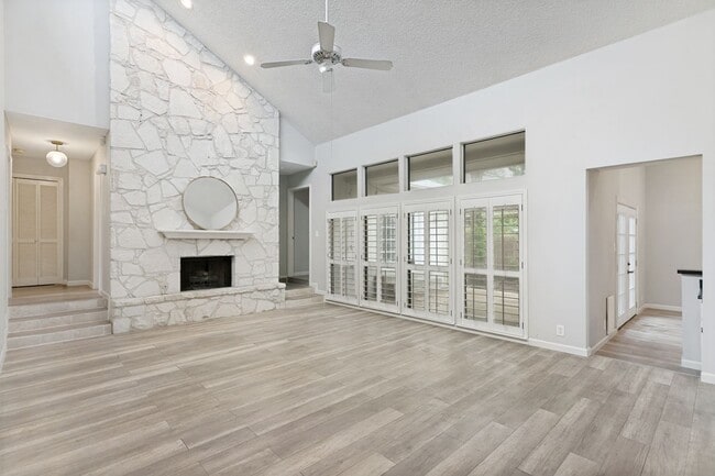 Building Photo - RENOVATED 3-BEDROOM HOME IN BRAUN STATION