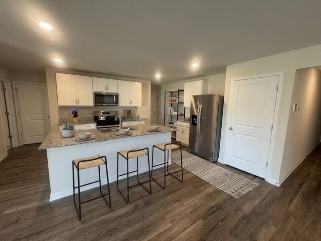 Building Photo - Spacious 5-Bedroom Home with Finished Basement on Corner Lot in Stephens City