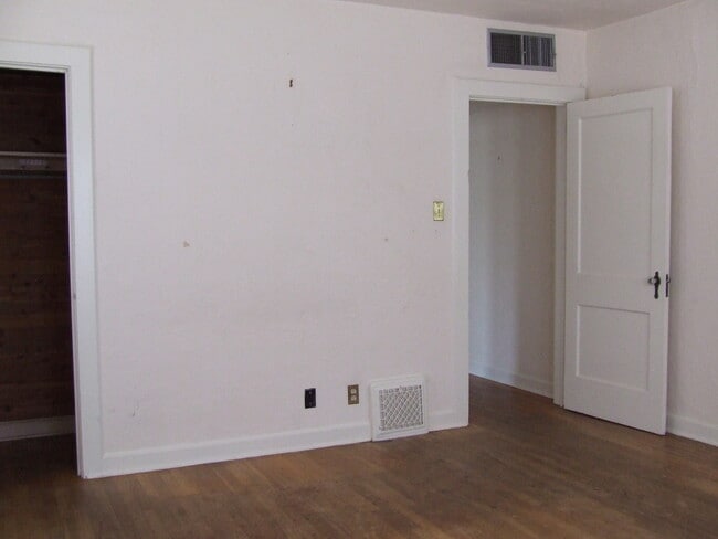 Building Photo - 412 E Baltimore Dr