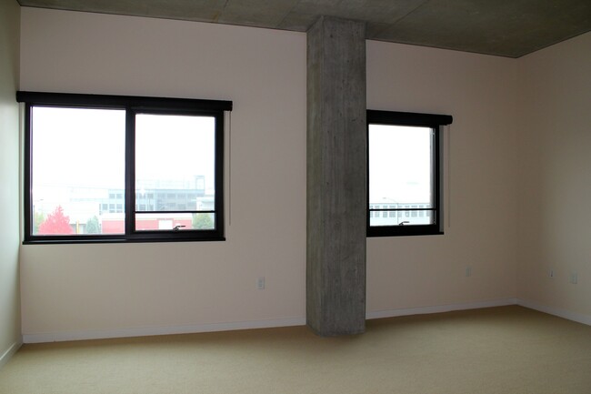 Building Photo - Stunning Riverscape 2bd/2.5bath Corner Con...