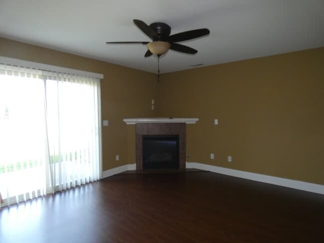 Building Photo - 627 N Edgemere Dr