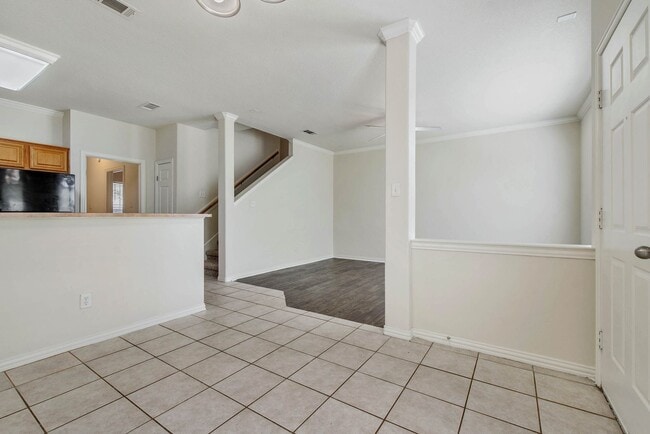 Building Photo - SUBLEASE AVAILABLE IMMEDIATELY!  Great 4 Bedroom 4 Bathroom Townhome on the Bus Route