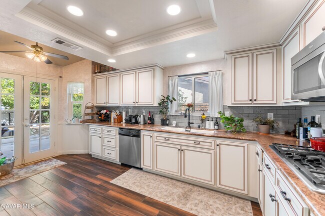 Building Photo - 5641 Hickory St