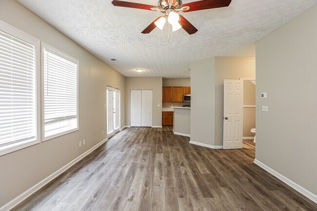 Building Photo - 7050 Silver Bend Overlook