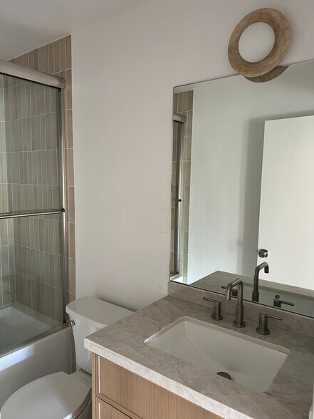 Building Photo - 1517 Armacost Ave