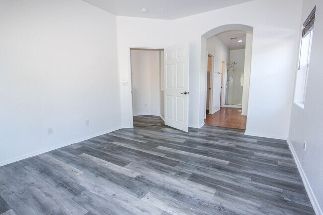 Building Photo - Spacious 3 Bedroom Quailwood Home