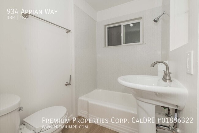Building Photo - 934 Appian Way