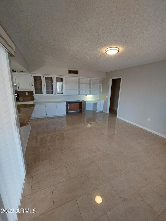 Building Photo - 13204 W Hyacinth Dr