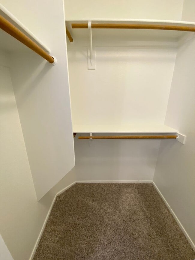 Building Photo - MOVE IN SPECIAL 3 Bed 2 Bath Corner Lot