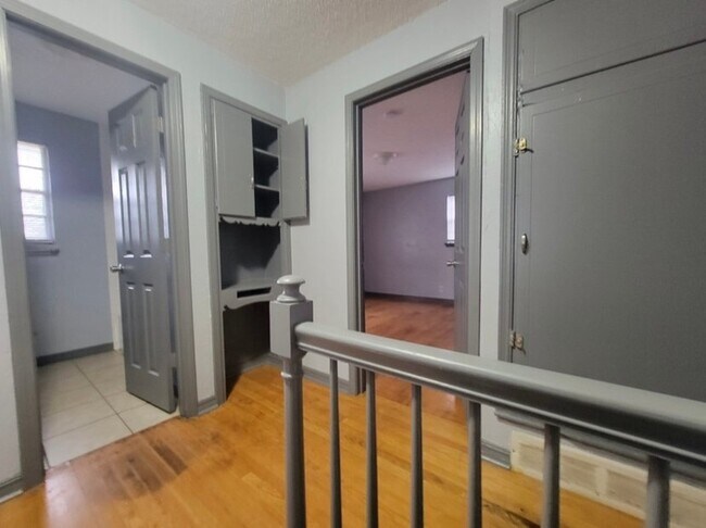 Building Photo - 817 NE 81st St