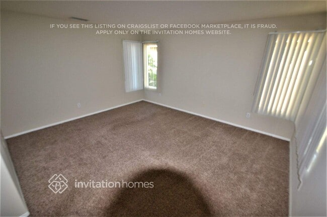 Building Photo - 1052 E Agate Ct