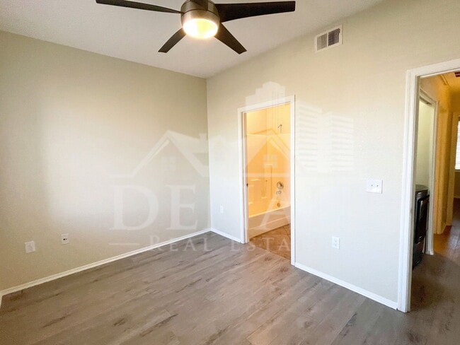 Building Photo - 2929 W Yorkshire Dr