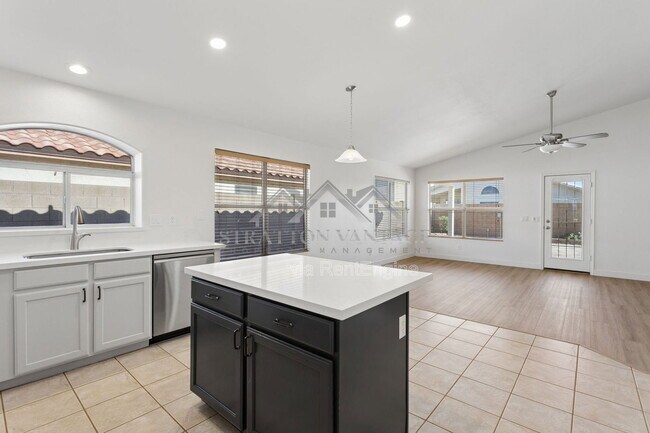 Building Photo - 9841 W Tonopah Dr