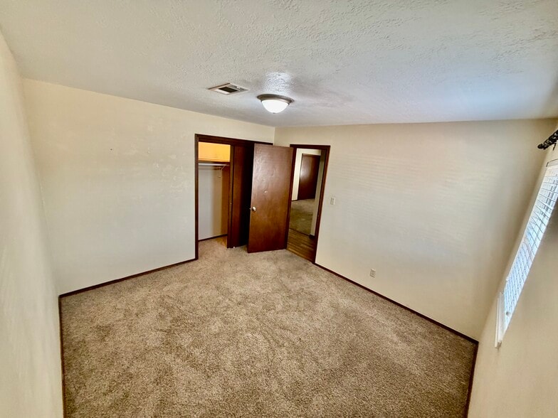 Bedroom 1 - 401 N A St
