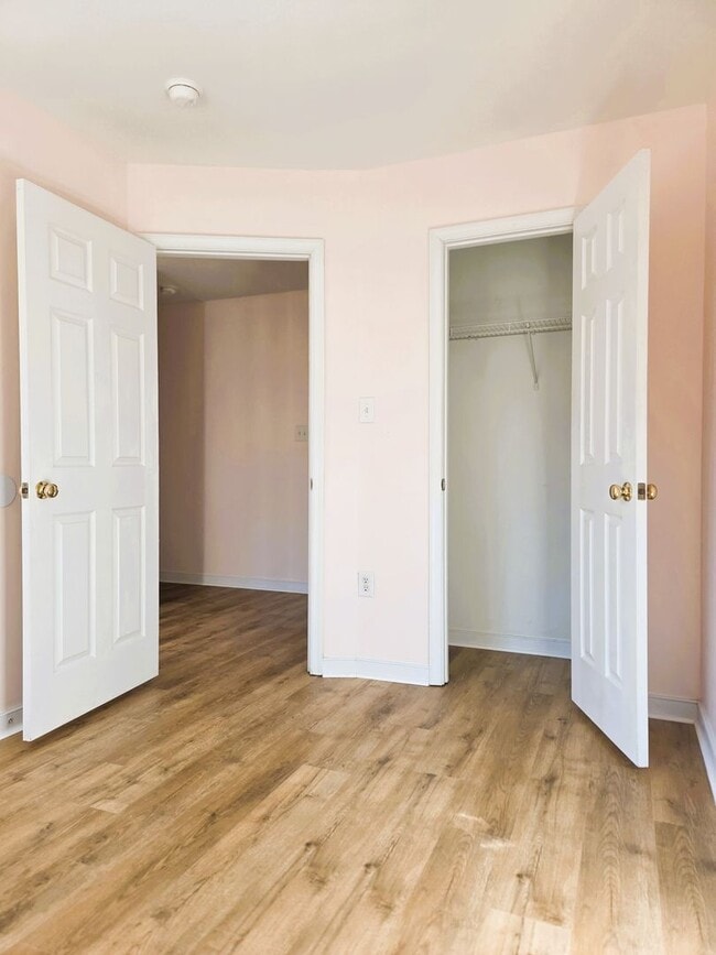 Building Photo - Ashley Village Townhome with all new LPV flooring and paint.