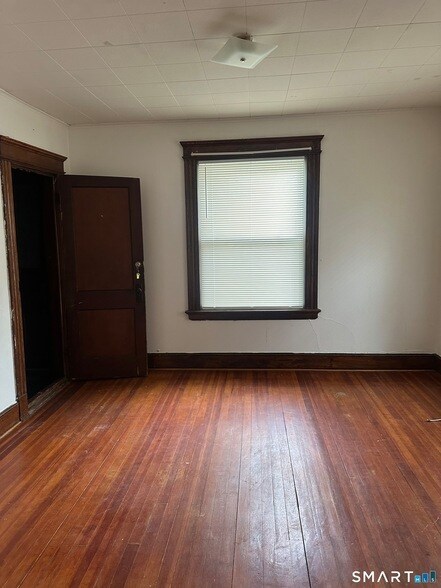 Building Photo - 60 Poplar St