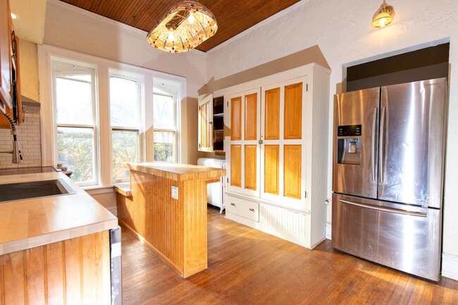 Building Photo - 2836 E Belleview Pl
