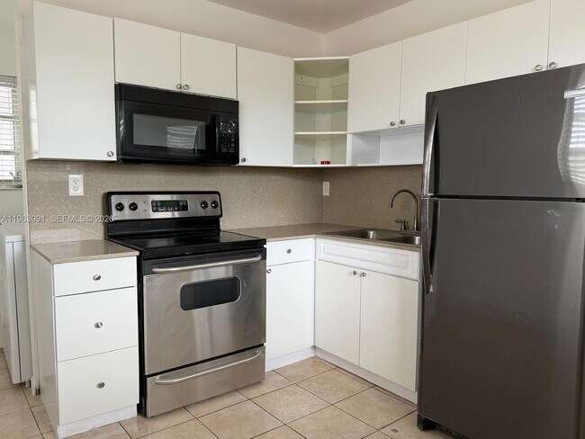 Building Photo - 4617 NW 2nd Terrace