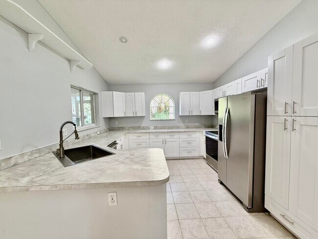 Building Photo - 5707 Silver Oak Dr