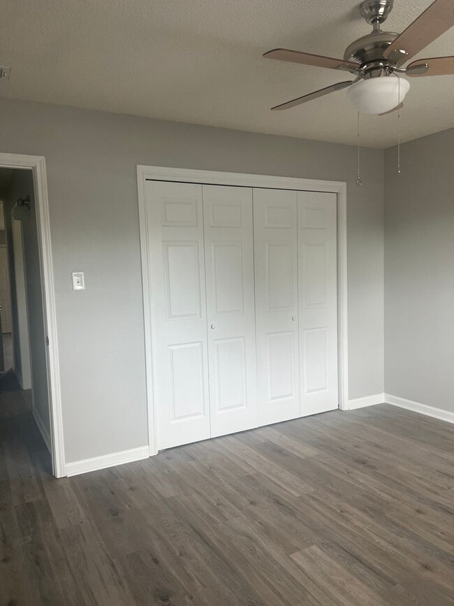 Building Photo - Remodeled Apartment 2 Bed / 1 Bath