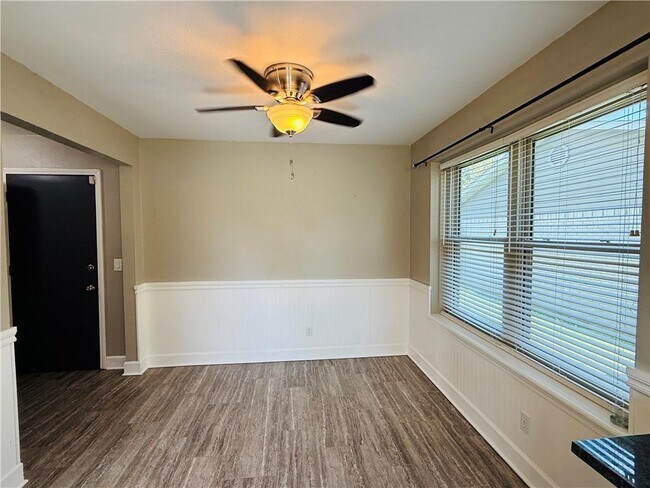 Building Photo - 2714 W Fir St