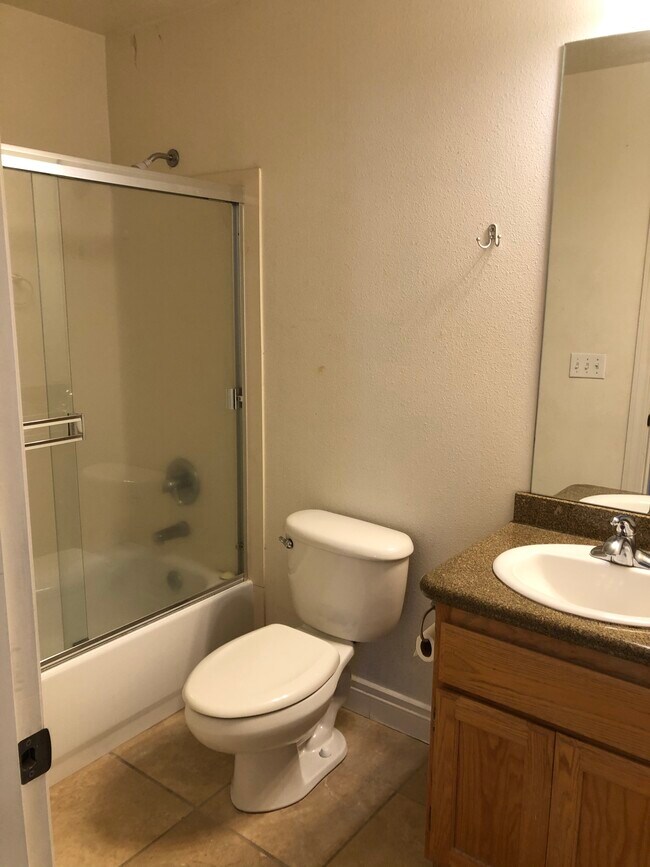 Building Photo - 813 Solano Cir