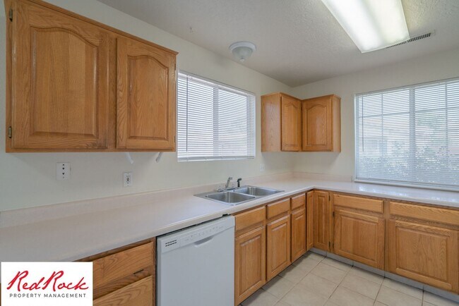 Building Photo - 2620 E 700 N