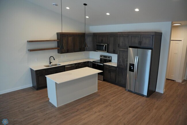 Building Photo - 3 Bedroom 2 Bathroom Twinhome