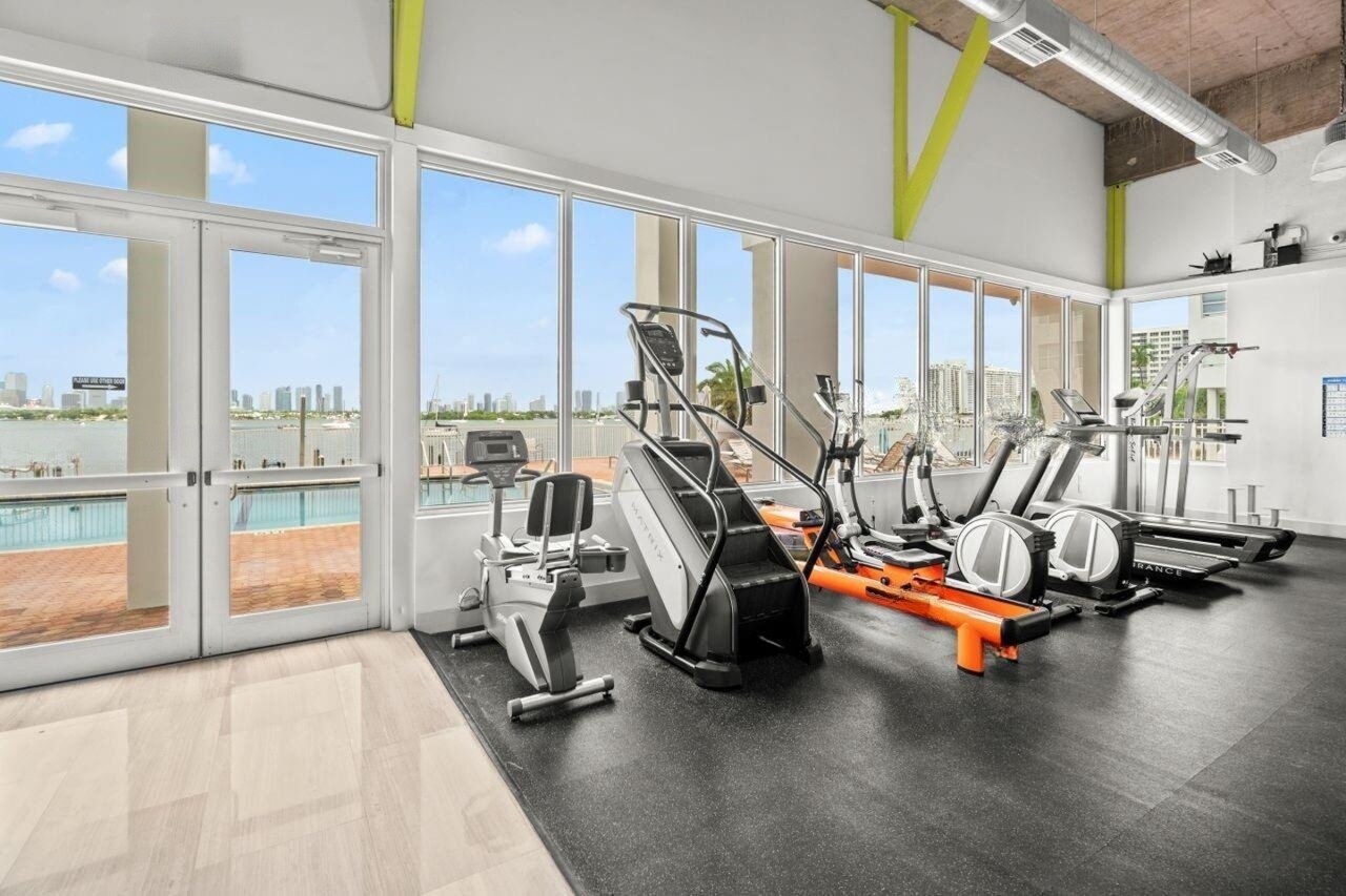 Building Photo - 1228 West Ave