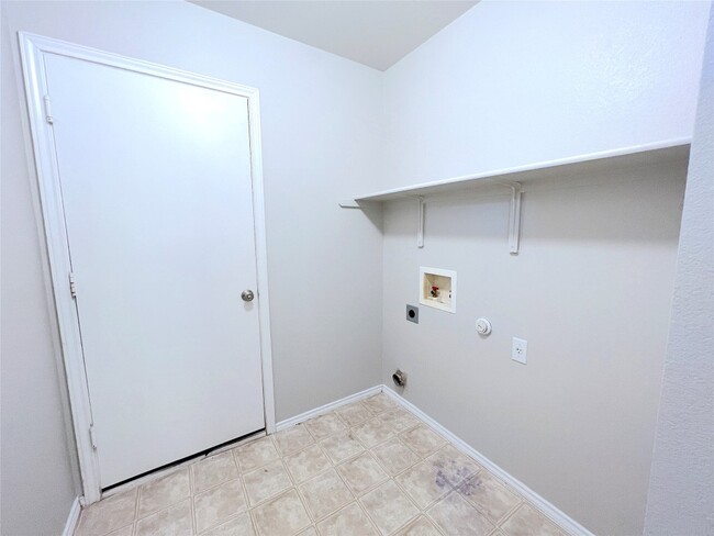 Building Photo - 102 Wren Cove