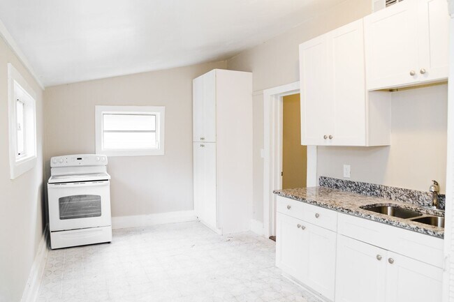 Building Photo - 526 N 17th St