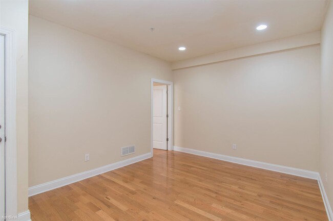 Building Photo - 5 br, 2 bath Triplex - 1842 N 17TH ST Unit...