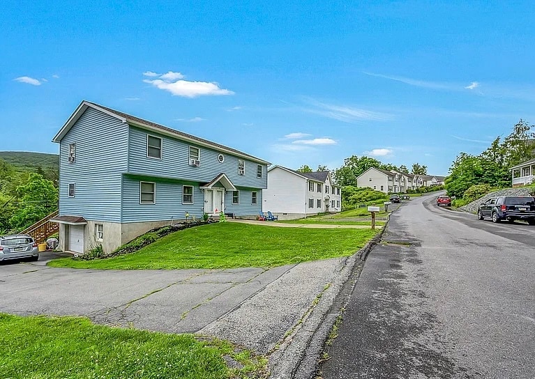 Building Photo - 121 Fern Way