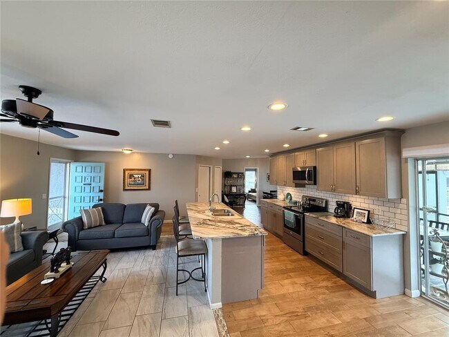 Building Photo - 22497 Glen Ave