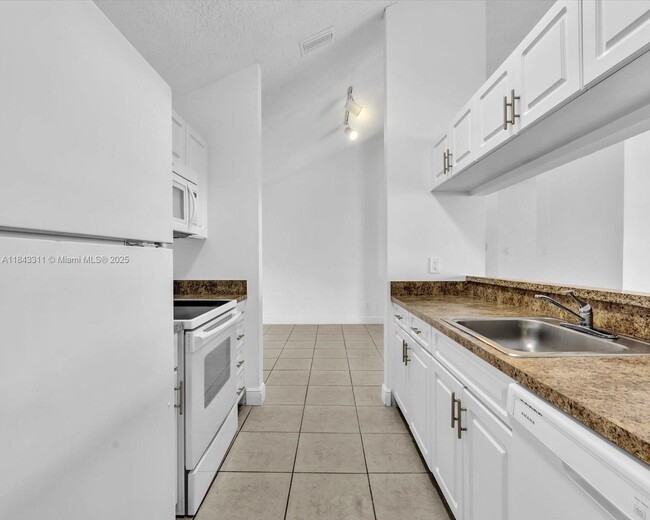 Building Photo - 15770 SW 106th Terrace