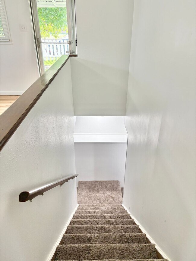 Building Photo - Immaculate, Updated, & Bright Home in West...