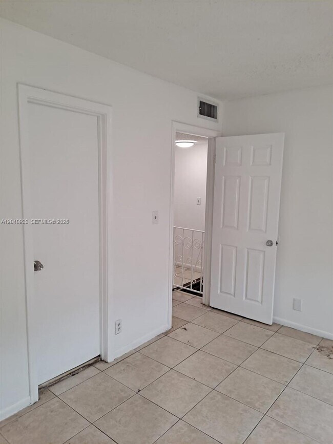 Building Photo - 2560 NW 52nd Ave