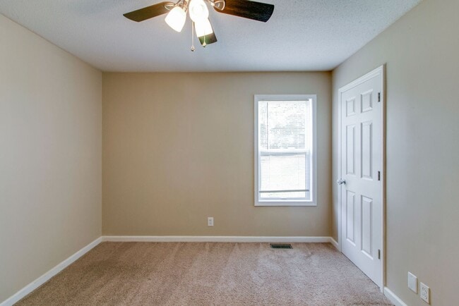 Building Photo - 1002 Poppy Seed Dr