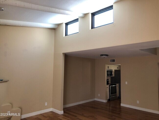 Building Photo - 6527 N 13th Dr