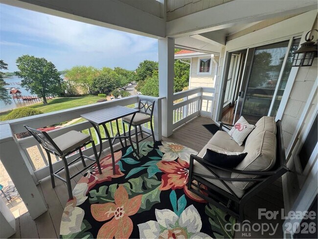 Building Photo - 17919 Kings Point Dr